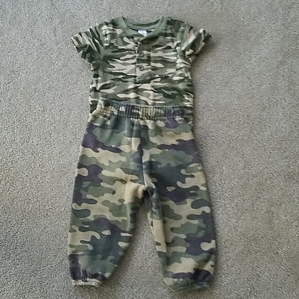 Kids 2 piece camo outfit size 18 months